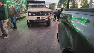 Un camión se habría quedado sin frenos y chocó cinco vehículos en Circunvalación y Mendoza