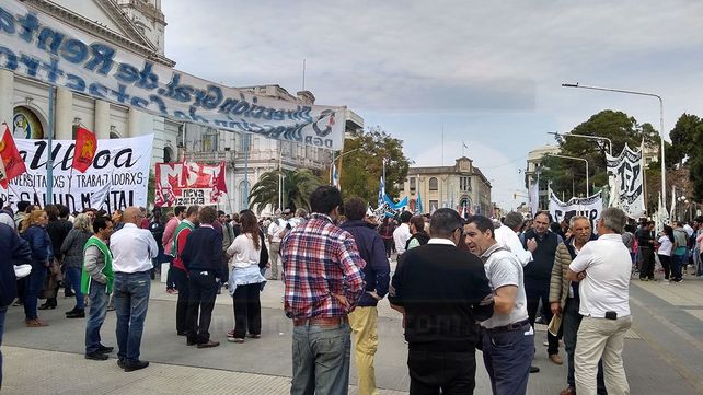 Por trabajo, producción y soberanía gremios y organizaciones sociales se manifestaron en Paraná