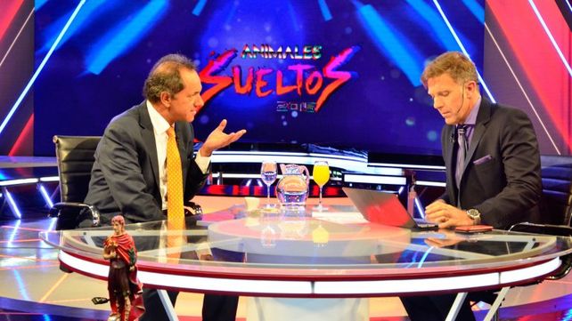 El exgobernador en los estudios de América.&nbsp;