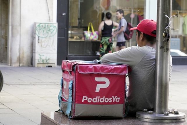 Las aplicaciones de delivery incrementaron sus cadetes al compás de la crisis económica.