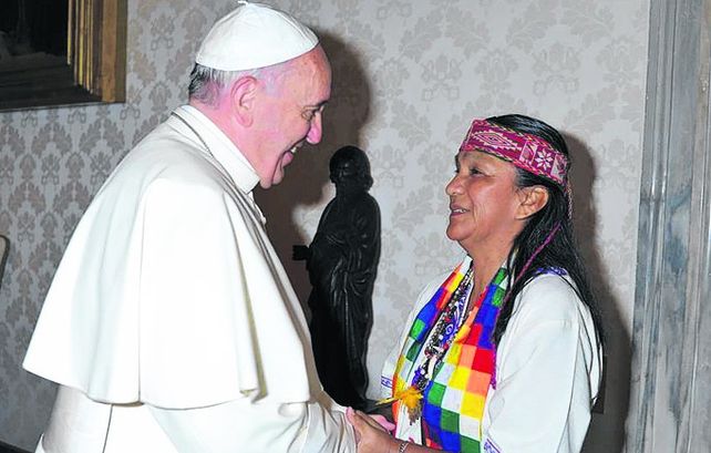 Francisco y Milagro. El Papa cuando recibió a la líder de la Tupac.&nbsp;