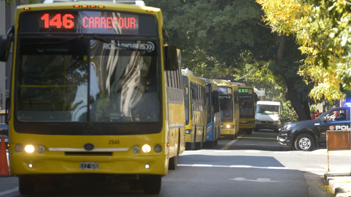 No hubo acuerdo y sigue el paro de colectivos en Rosario y Santa Fe