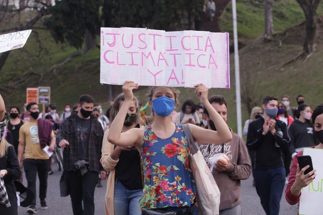 En la manifestaci&oacute;n exigieron medidas urgentes para frenar el ecocidio en las las islas de Entre R&iacute;os y Santa Fe.&nbsp;
