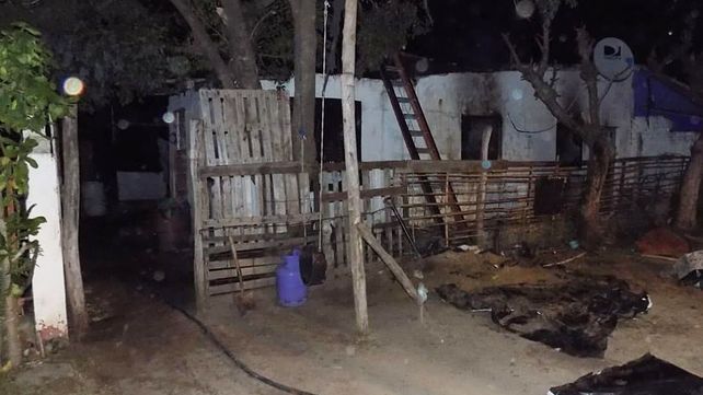 Una mujer de 63 años y su hijo de 30 murieron en un incendio en una vivienda en La Paz. Un joven de 27 se encuentra grave.