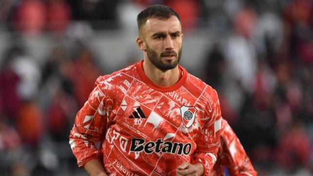 Pezzella marginado en River.