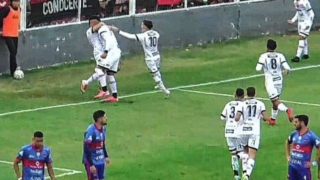 Patronato gana desde el arranque.