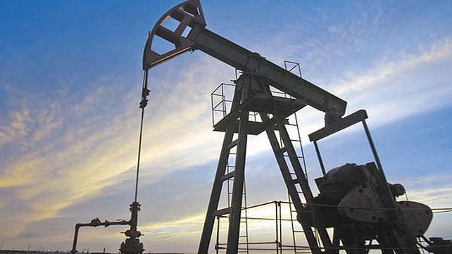 El petróleo vuelve a los tres dígitos por la guerra en Medio Oriente