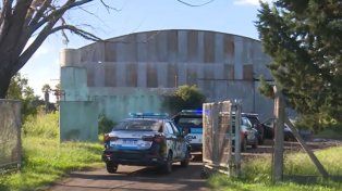 Un obrero de 60 años cayó del techo de un galpón y murió