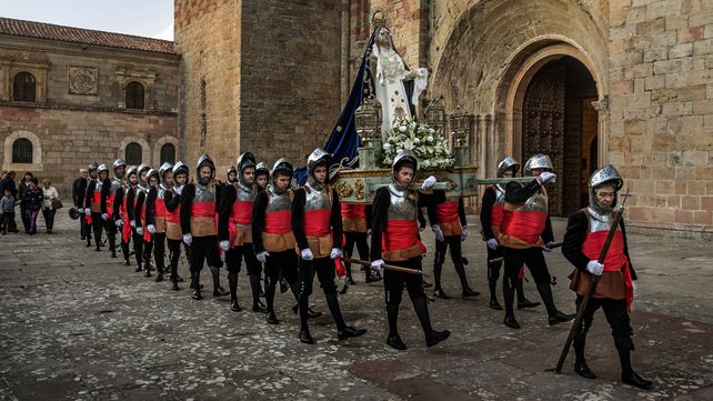 Imágenes de la procesión de Semana Santa alrededor del mundo