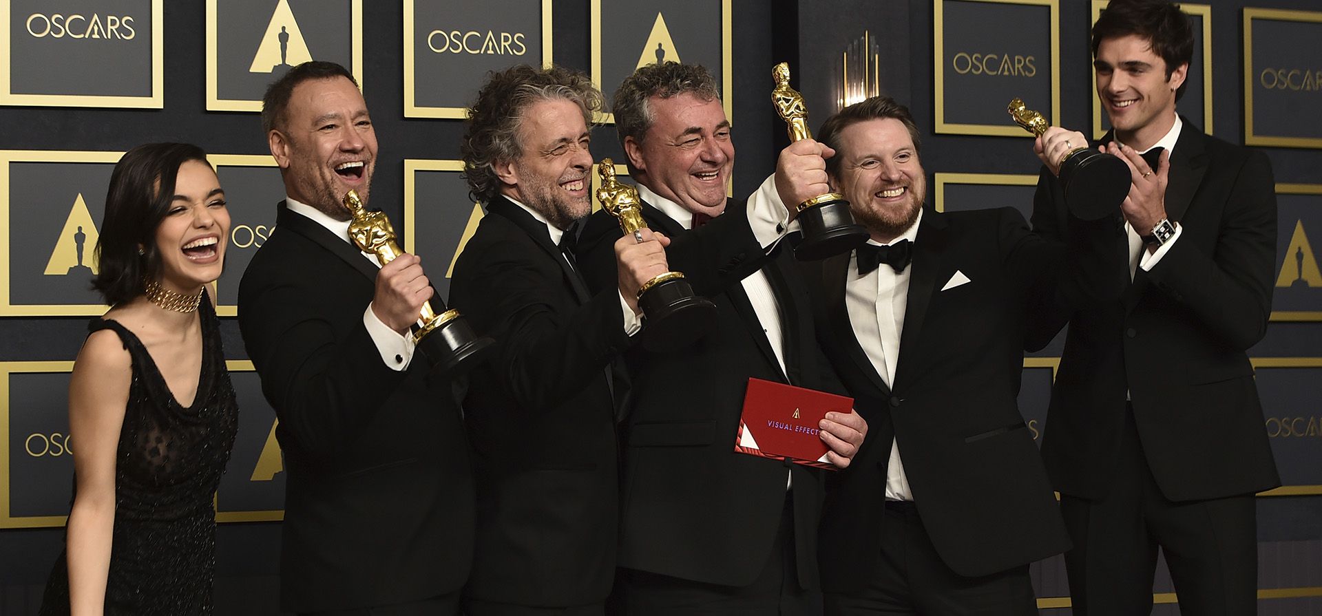 Brian Connor, segundo a la izquierda, Paul Lambert, Gerd Nefzer y Tristan Myles, ganadores del premio a los mejores efectos visuales por 