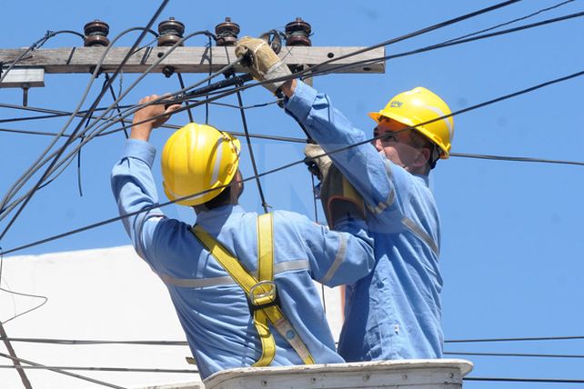 Operativo de la EPE para atender reclamos domiciliarios
