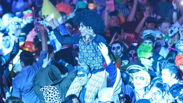 Paraná vivió su noche disfrazada junto a miles de visitantes de todo el país