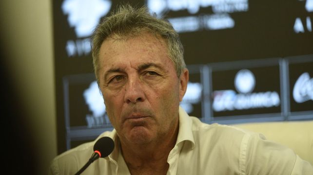 Frank Kudelka no podrá contar con Méndez para el próximo juego y debe buscar un reemplazante.