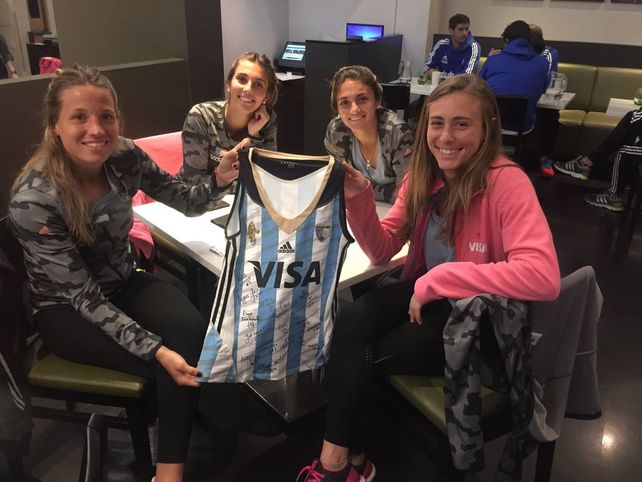 Actitud Solidaria sortea una camiseta de Las Leonas autografiada