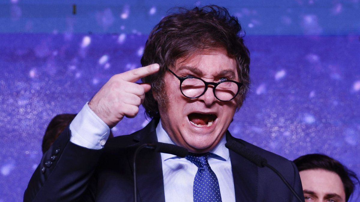 Milei criticó a Florencia Peña por la falsa noticia sobre el padre de Messi: "Chimentera de poca monta"