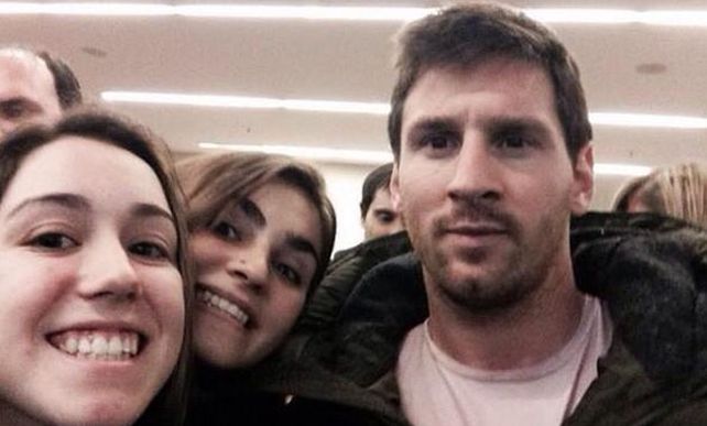 Más fotos de Messi con fans, sus hermanos y Antonella