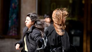 Según el Servicio Meteorológico Nacional, los rosarinos deberán soportar este martes fuertes ráfagas de viento.