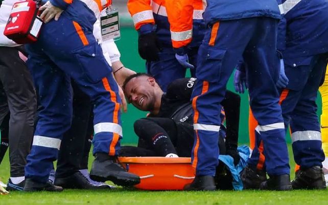 Neymar estará fuera de las canchas por dos meses