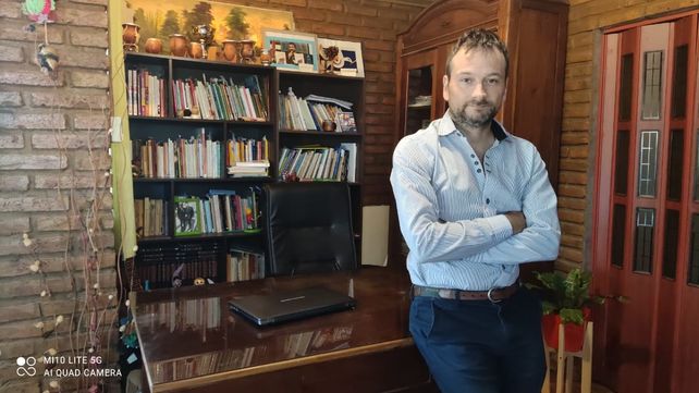 "El amor es siempre idealizado porque es un afecto puramente imaginario y el estafador sabe de qué modo jugar con la ilusión del otro". aseguró el psicólogo y docente Marcelo Rocha.   