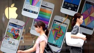 Apple presenta sus nuevos iPhone, uno para China, buscando recuperar su aura