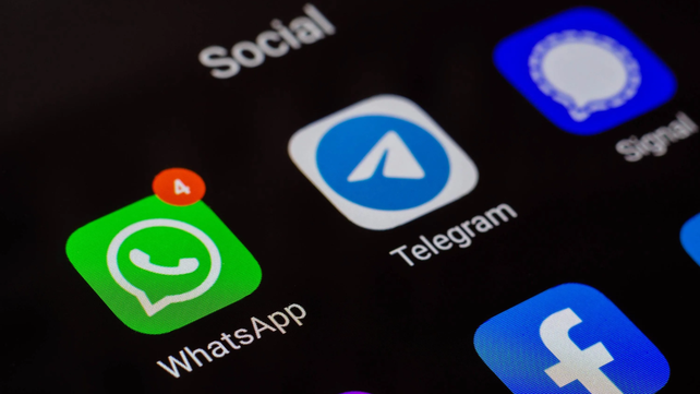 Las aplicaciones de mensajería instantánea como WhatsApp