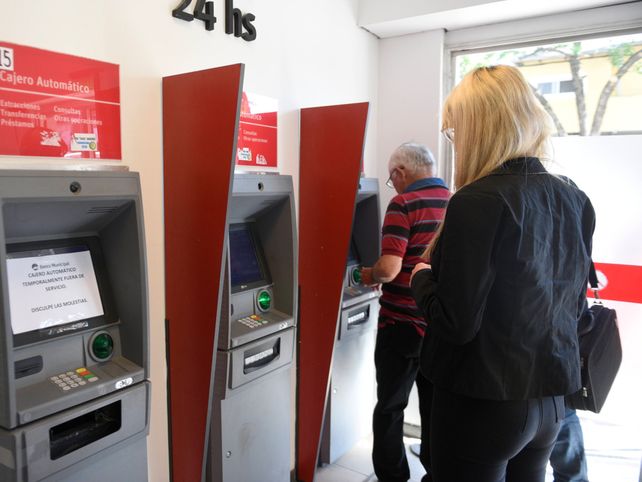 Sólo se podrán realizar operaciones a través de los cajeros automáticos.
