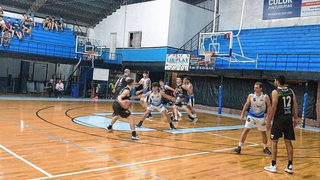 Banco hizo un gran partido pero no pudo cerrarlo y el puntero Almagro se lo ganó en tiempo suplementario.