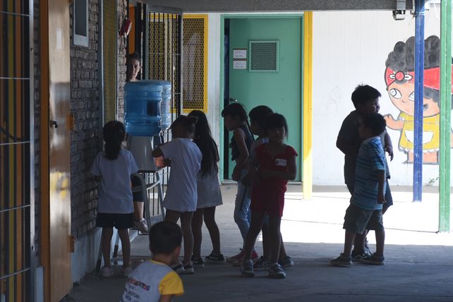 Dispenser de agua fría para mitigar los efectos de las elevadísimas marcas térmicas.