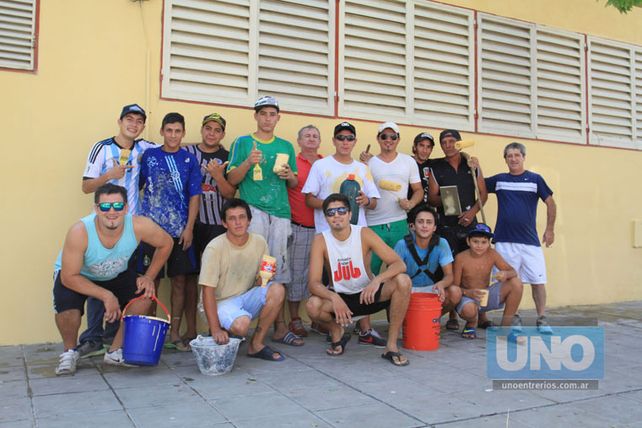 Integración. La comunidad participa en una iniciativa que promueve buenos valores. También fue una buena excusa para que los exalumnos volvieran a la institución.   Foto: UNO/Juan Manuel Hernández