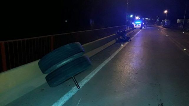 Accidente o negligencia. El motociclista estará mucho tiempo internado en el San Martín.&nbsp;