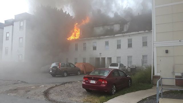 Pánico y fuego en Massachusetts tras una cadena de explosiones de gas