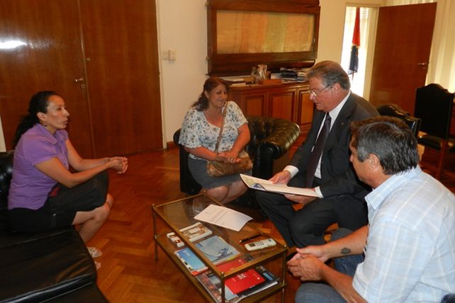 La provincia otorgó un aporte de 50 mil pesos a una asociación de pescadores