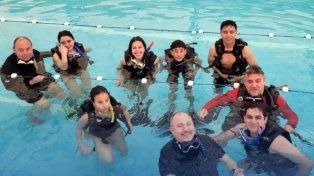 El curso de buceo está abierto a todas las personas mayores de 8 años, sin límite de edad.