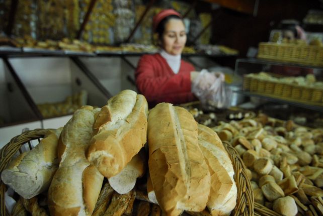 PAN SOLIDARIO $10 EL KG. PANADERIA 130713