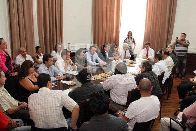 Los gremios municipales fueron convocados para el lunes a la mesa paritaria del sector