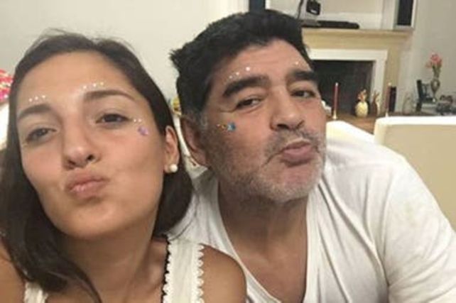 SELFIE. Jana (en la foto junto a Diego)