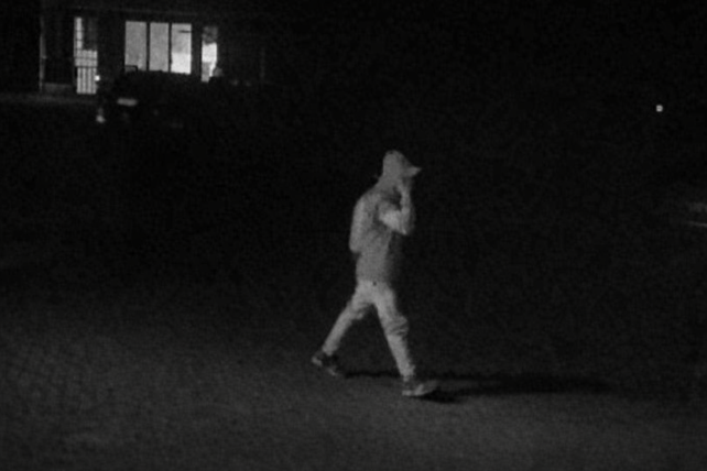 Así ingresó el delincuente al country Aires del Llano antes del robo en una casa y el disparo de arma de fuego