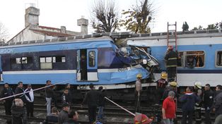 Más de treinta personas siguen internadas tras el choque de trenes que dejó tres muertos