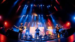 La obra recorre los temas icónicos de la banda británica.