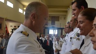 Es santafesina, la primera suboficial de la Armada Argentina condecorada con el Camas