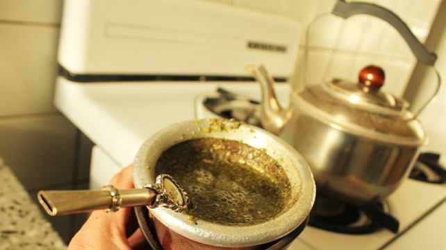 Los argentinos tomamos más mate que agua mineral