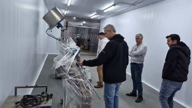 Daniel Escalante recorrió seis empresas de Roldán para conocer sobre sus inversiones y proyectos para la ciudad