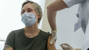 Coronavirus: la vacuna Sputnik V que llegará a Santa Fe ya se aplica en Rusia