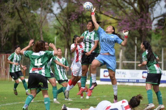 Las chicas de Unión sufrieron una dura derrota ante Camioneros en La Tatenguita