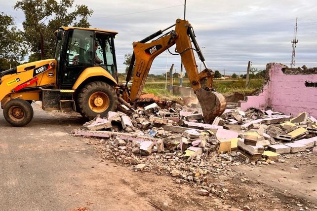 Si hay construcciones irregulares en el espacio público se notifica la falta. De persistir