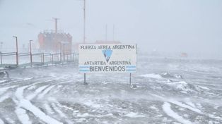 Planean que a partir de 2018 haya vuelos turísticos hacia la Antártida Argentina