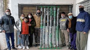 Para el Volcadero construyeron un calefón solar comunitario