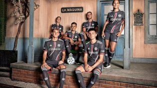 River Plate presentó su camiseta inspirada en La Máquina.