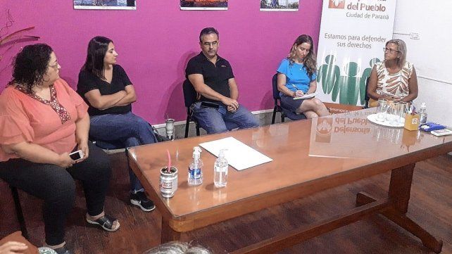 Paraná: cuestionan al municipio por la expulsión de personas en situación de calle de las plazas