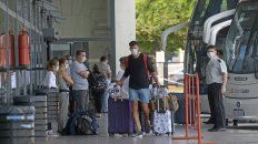 Tapabocas y distancia. El servicio de media y larga distancia en los colectivos se implementará con estrictos protocolos. Tapabocas y distancia. El servicio de media y larga distancia en los colectivos se implementará con estrictos protocolos.